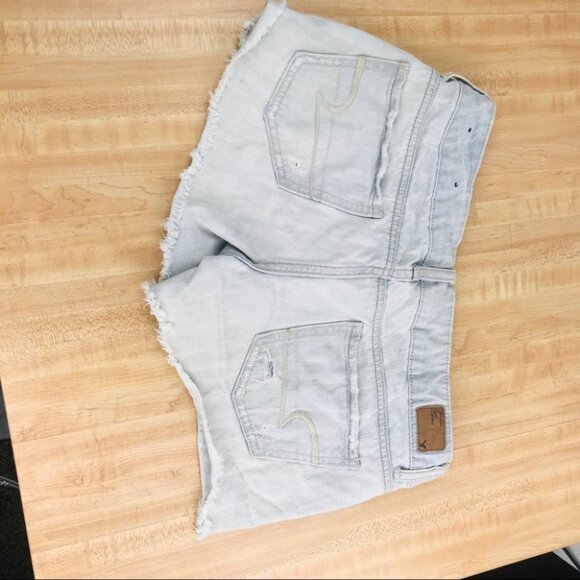 American Eagle Light wash distressed Denim short women Size 4 - Picture 10 of 16